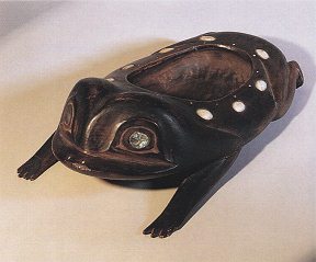 Wooden bowl of Haida primary nation in
                          form of a frog